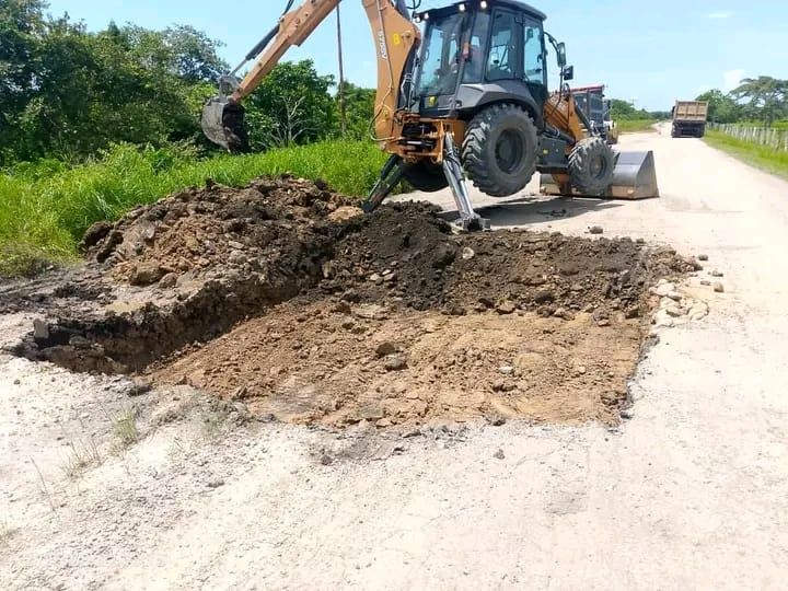 Avanzan trabajos de saneamiento y acondicionamiento vial en la troncal 19 del estado Apure