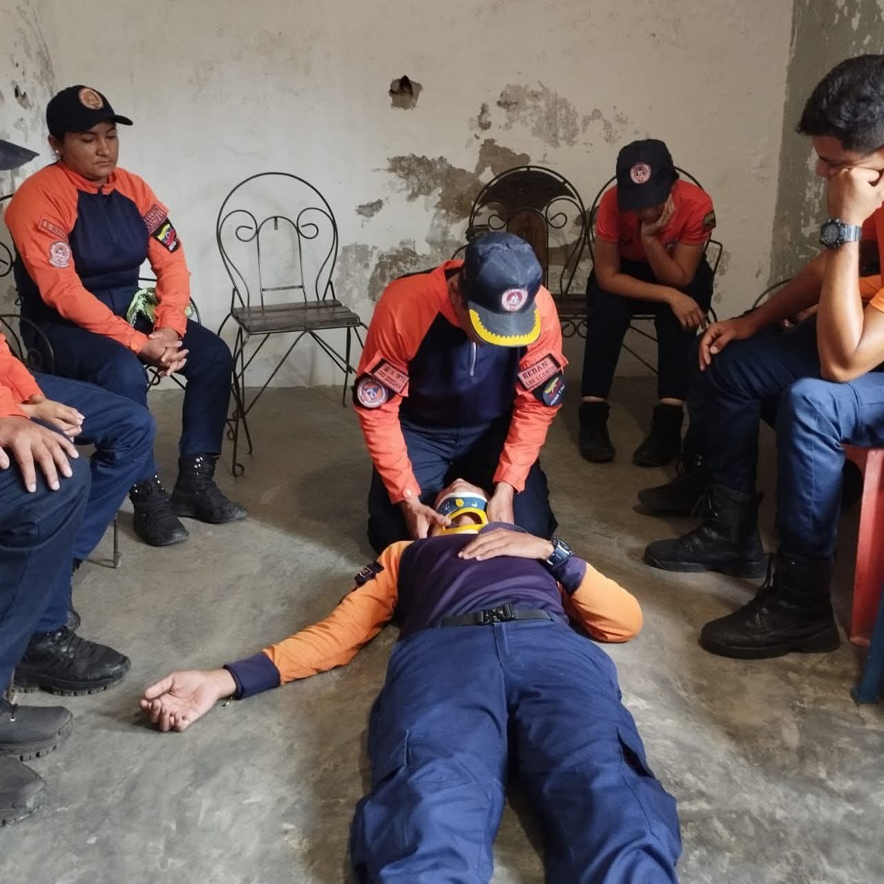 Protección Civil Biruaca fortalece preparación de sus funcionarios con prácticas en primeros auxilios y traslado 