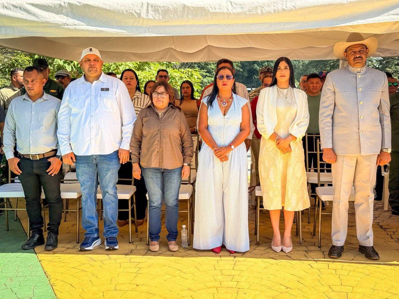 CLEA rinde honores patrios y reconoce la labor de rescatistas tras un mes del sismo nacional
