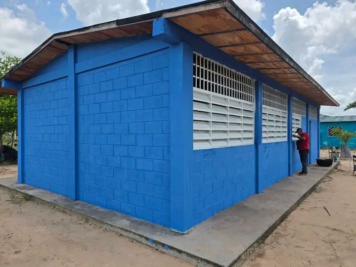 Rehabilitan la Escuela Primaria «María Ramírez» en el municipio Muñoz