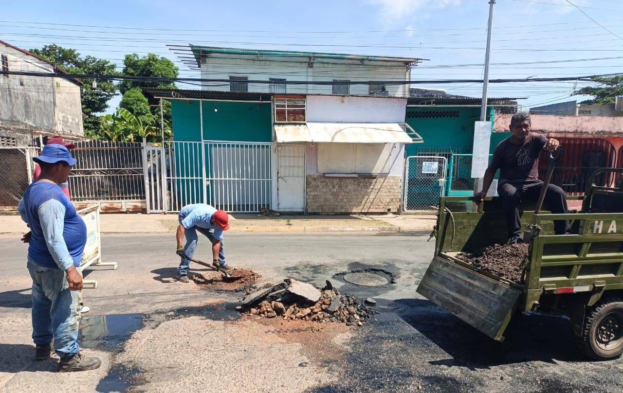 Ejecutan mantenimiento en el sistema de aguas servidas de Santa Rufina 1 en Biruaca