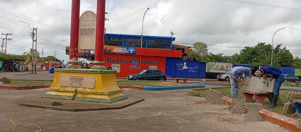 Alcaldía de Pedro Camejo transforma la plaza "María Laya" con alumbrado, embellecimiento y nuevos bancos