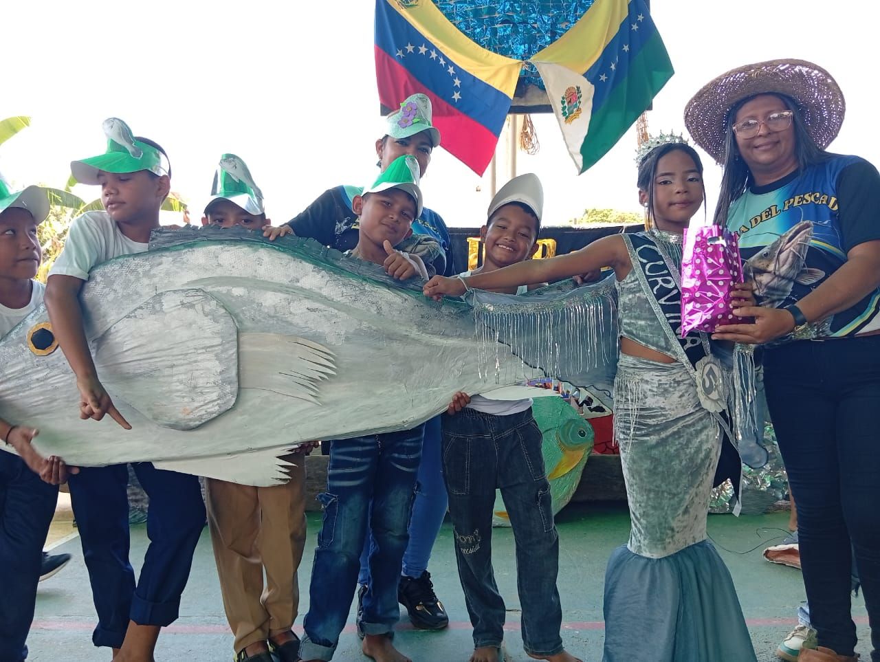 ​Comunidad educativa y pescadores celebran la III Feria del Pescado en la Escuela Mittilo González