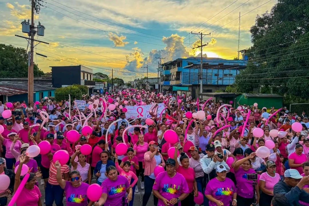 Páez se viste de rosa: Gobernador Wilmer Rodríguez encabezó gran bailoterapia por la concienciación contra el cáncer de mama en Guasdualito