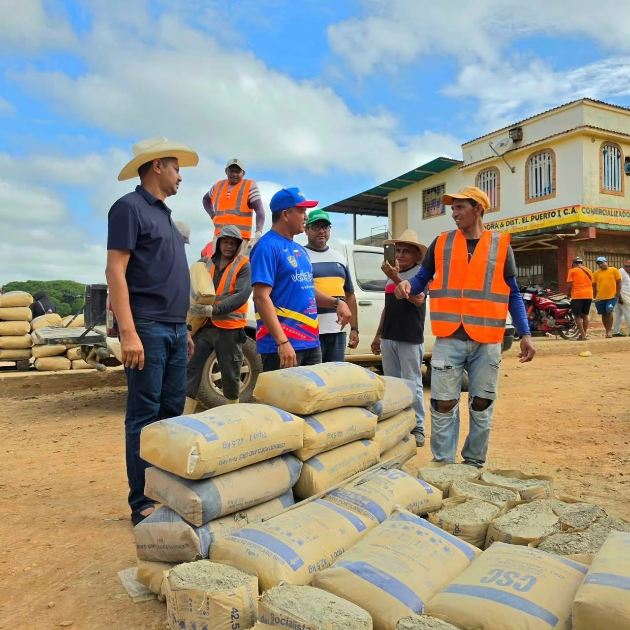 Gobernador Wilmer Rodríguez supervisa construcción de calles de concreto en Arichuna