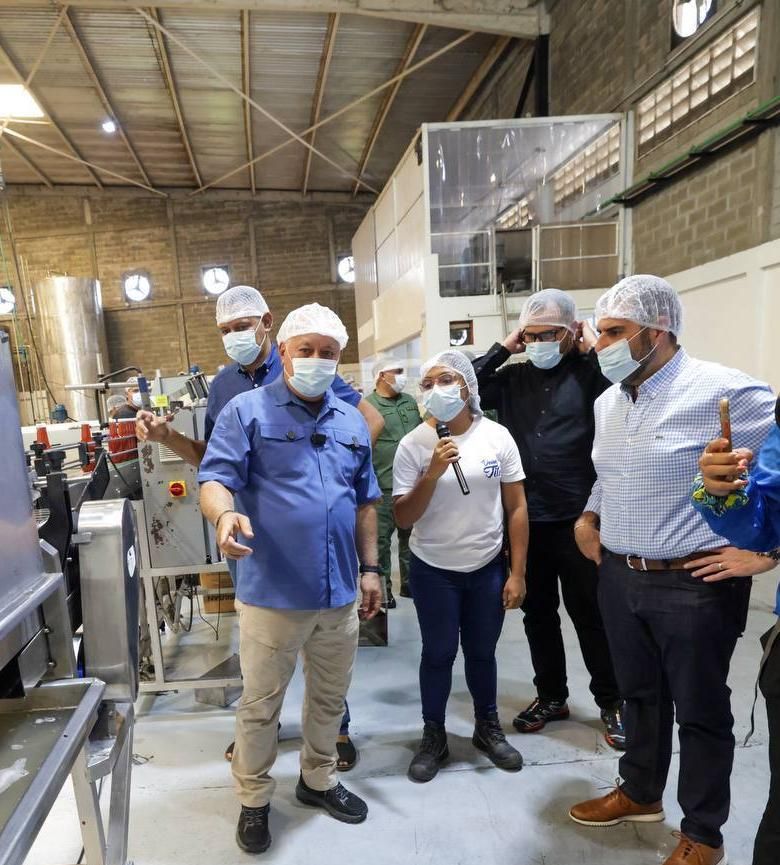 Autoridades recorren la planta Doña Tita para verificar su operatividad y producción