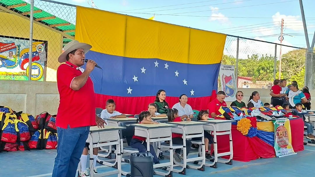 Gobierno Bolivariano entrega completamente rehabilitado el Liceo Bolivariano Ysabel Puerta de Orellana en Apure