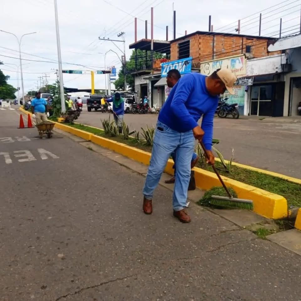 Biruaca avanza con jornada de limpieza integral en el sector Las Delicias