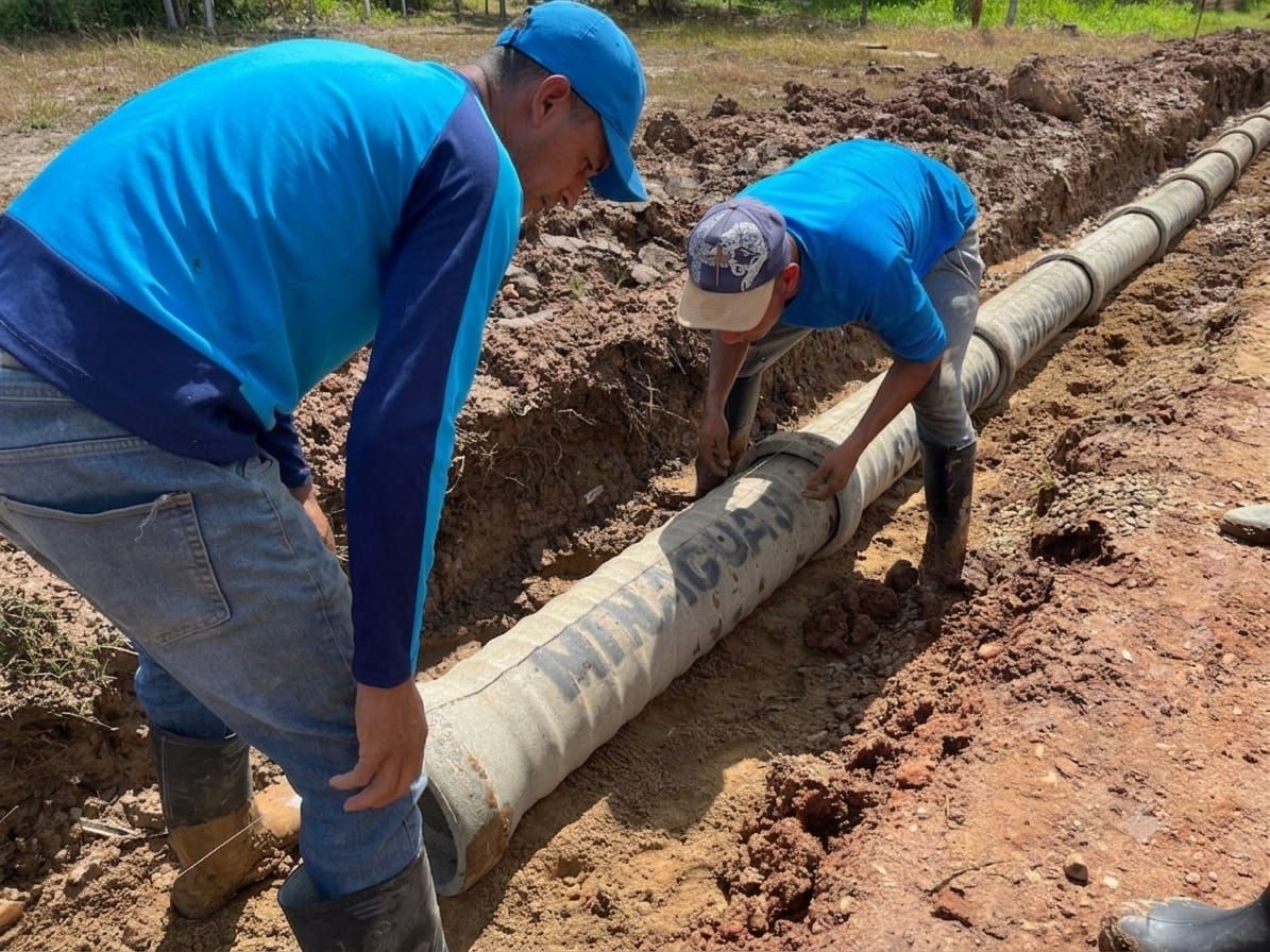 ‎Gobierno Bolivariano avanza en la instalación de colector para atender a más de 1.300 familias en Apure